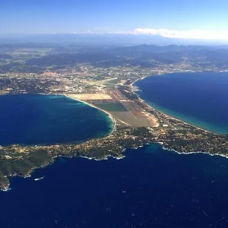 Loue Maison De Village A Hyeres/ Les Borrels