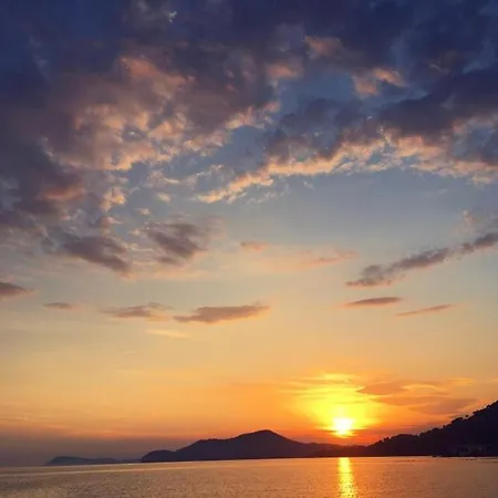 Loue Maison De Village A Hyeres/ Les Borrels Appartamento Hyères