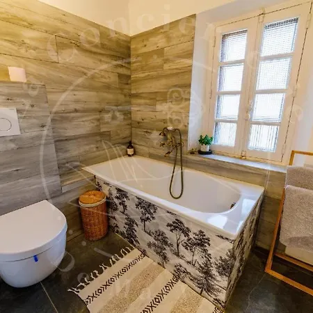 Loue Maison De Village A Hyeres/ Les Borrels Appartamento