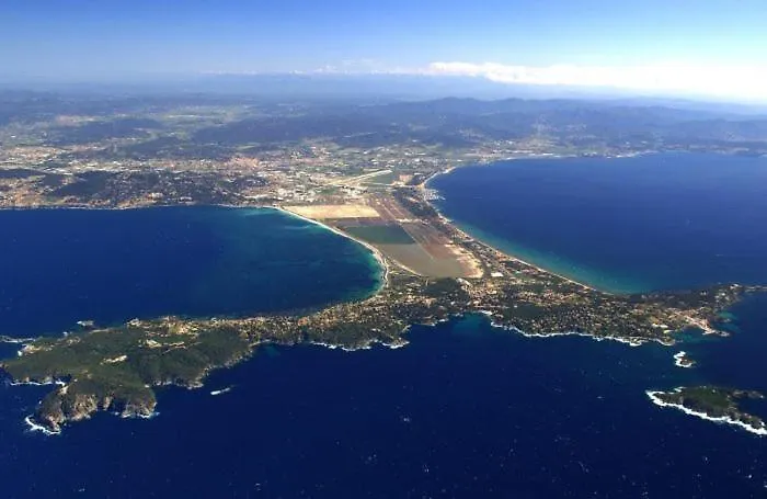 Loue Maison De Village A Hyeres/ Les Borrels