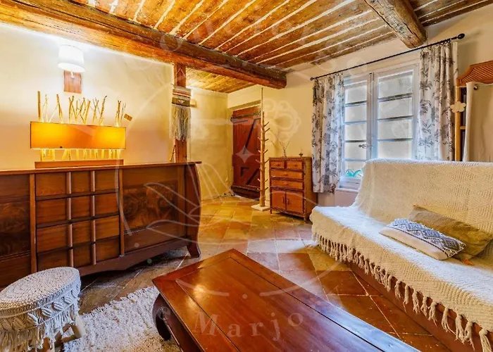 Loue Maison De Village A Hyeres/ Les Borrels *